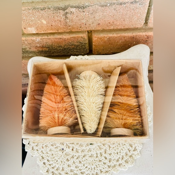 *Multicolored Bottle Brush Fall Tree Set - Picture 3 of 15